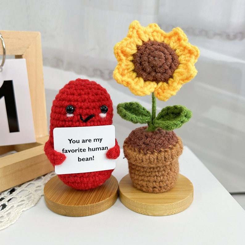 Ensemble-cadeau adorable de 3 pièces au crochet fait main carotte/haricot rouge/tournesol ornement de bureau-cadeau fête des mères-cadeau pour maman/grand-mère-cadeau d'amour Bean+Sunflower