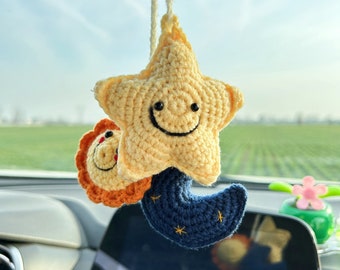 Étoile, lune et soleil au crochet mignons à la main - Accessoires suspendus pour rétroviseur de voiture - Décoration de voiture pour femme - Cadeau pour voiture - Charme de voiture pour le plaisir de conduire