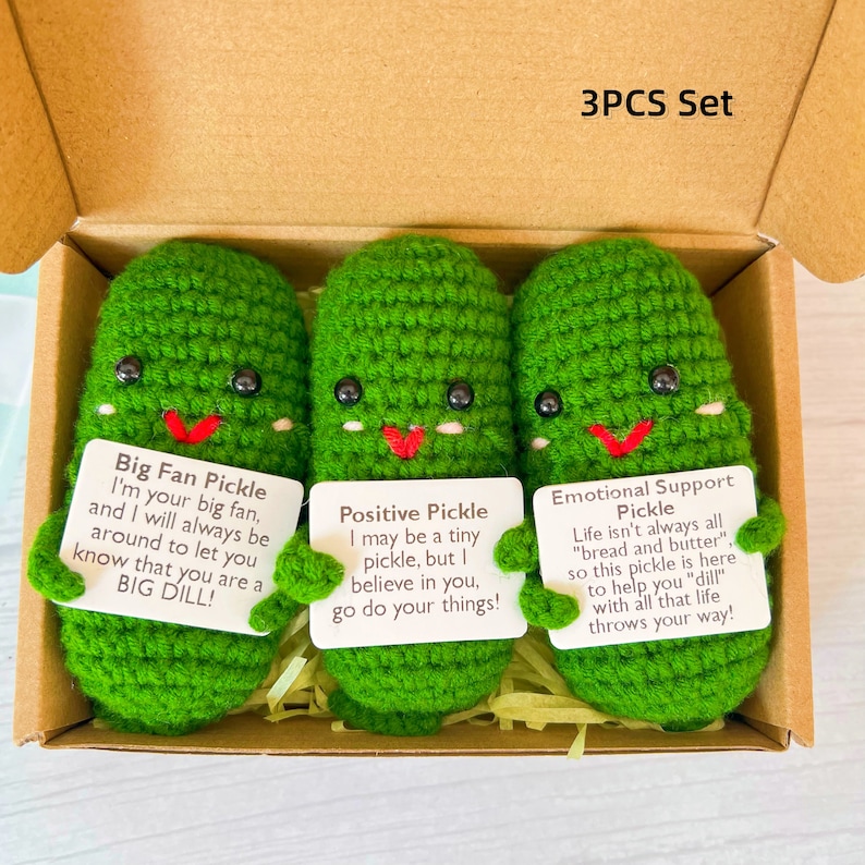 Emotional Support Pickle,Positive Pickle,Big Fan Pickle,Handmade Crochet Pickles,Crochet Pickle,Desk Decor,Christmas Gift zdjęcie 1