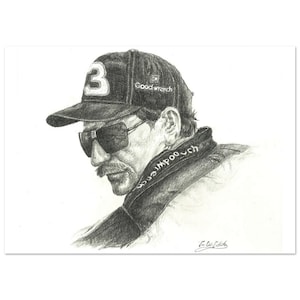 Puede incluir: Un dibujo a lápiz en blanco y negro de un hombre que lleva una gorra de béisbol negra con el número "3" y el texto "Goodwrench" en ella. Lleva gafas de sol y una chaqueta con el texto "www.impoo.ch" en ella.
