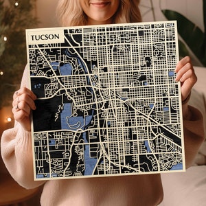 Carte en bois 3D de Tucson fabriquée à la main - Art du bois teinté de A à Z - Souvenir de la ville du désert