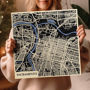 Carte en bois 3D de Sacramento fabriquée à la main - Art du bois teinté CA - Souvenir de la capitale