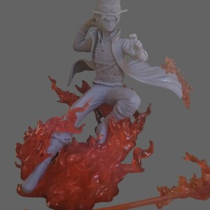 Pu&ograve; includere: Una statuetta grigia e bianca di un personaggio che indossa un cappello a cilindro e un lungo mantello, in piedi su una base di fiamme rosse. La statuetta &egrave; in posa in una posa d'azione dinamica, con una gamba sollevata e l'altra piegata. Il viso del personaggio &egrave; oscurato dal cappello.