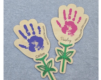 Personalized Handprint Flower Sign: DIY Mother&#39;s Day Keepsake