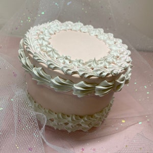 Scatole per torte finte fatte a mano per proposte, compleanni, ricordi e regali