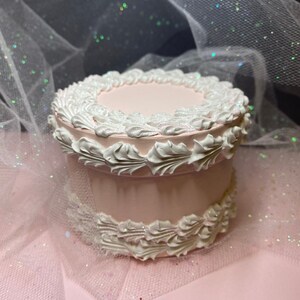 Hand dekorierte Tortenbox für Brautpartygeschenke, Heiratsantragsboxen, Ringboxen, Geburtstage oder besondere Anlässe. Erinnerungsbox