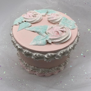 Neptaartdoos voor speciale gelegenheden. Voeg kleine cadeaus/cadeaubonnen/sieraden toe. Wordt een aandenkendoos of decoratief display.  4 inch/handgemaakt