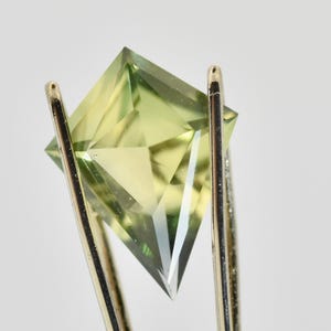 Natuurlijk, Australische saffier, tweekleurig, onverwarmd, 0,85 kt, kite-cut, 8,8 x 6,8 mm, Amerikaanse facetten