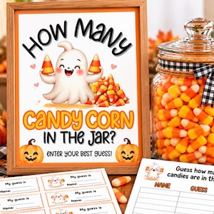 Op de afbeelding: Een houten ingelijst bord met de tekst How Many Candy Corn In The Jar? Enter Your Best Guess! met een cartoongeest die snoepjes vasthoudt, een glazen pot gevuld met snoepjes met een zwart-wit geblokt lint en bijbehorende raadkaarten.