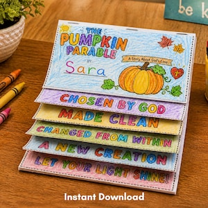 以下が含まれることがあります： The Pumpkin Parable by Saraというタイトルの多層ペーパークラフト。カボチャ、葉、ハートの手描きイラストが特徴です。各ページには、Chosen By God、Made Clean、Changed From Within、A New Creation、Let Your Light Shineというテキストが記載されています。