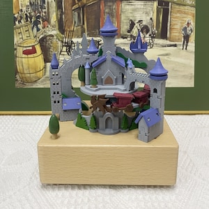 Caja de música Dream Castle Caja musical de madera con tren en movimiento Estatuilla de madera personalizada Nombre grabado personalizado Regalo ideal