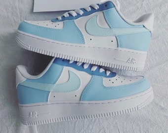 Chaussures Nike Air Force 1 personnalisées bleues et blanches