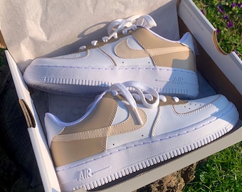 Nike Air Force 1 personalizzata beige, crema, bianca