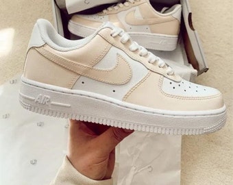 Chaussures Nike Air Force 1 personnalisées beige, crème, blanc