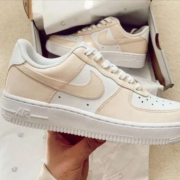 Chaussures Nike Air Force 1 personnalisées beige, crème, blanc