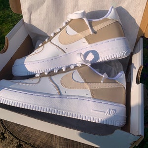 Nike Air Force 1 personalizzata beige, crema, bianca immagine 5