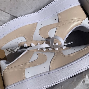 Chaussures Nike Air Force 1 personnalisées beige, crème, blanc image 2