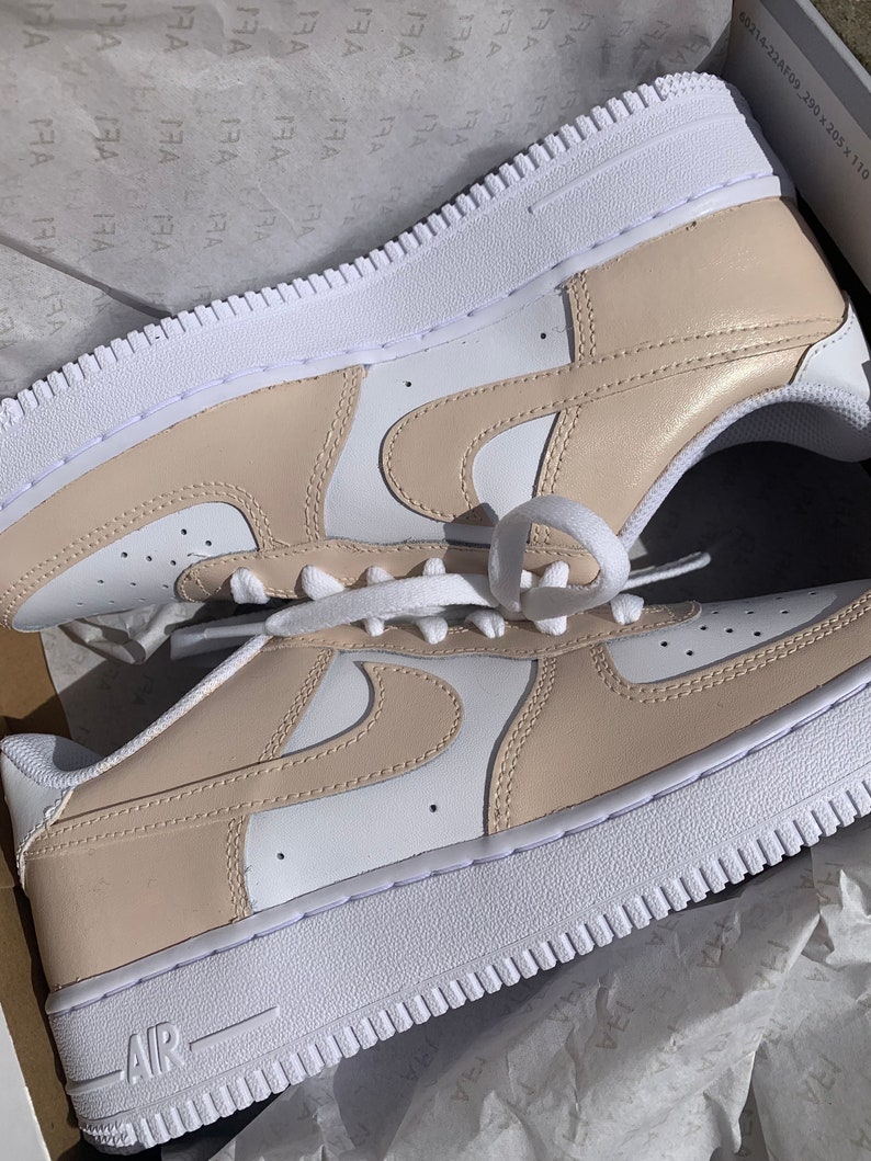 Chaussures Nike Air Force 1 personnalisées beige, crème, blanc image 2