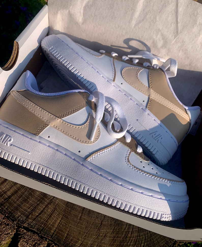 Nike Air Force 1 personalizzata beige, crema, bianca immagine 4