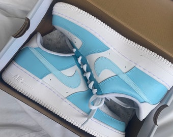 Chaussures Nike Air Force 1 personnalisées bleues et blanches