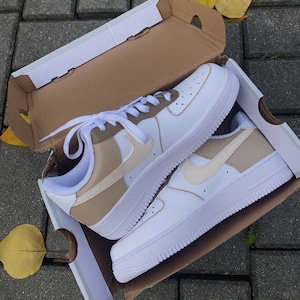 Nike Air Force 1 personalizzata beige, crema, bianca immagine 7