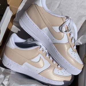 Chaussures Nike Air Force 1 personnalisées beige, crème, blanc image 3