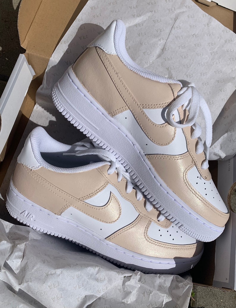 Chaussures Nike Air Force 1 personnalisées beige, crème, blanc image 3