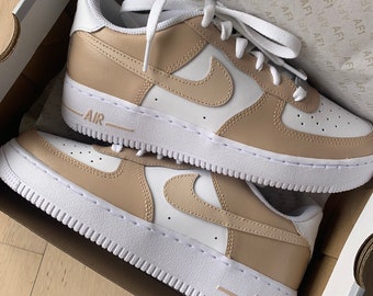 Baskets Nike Air Force 1 personnalisées beige, marron, blanc