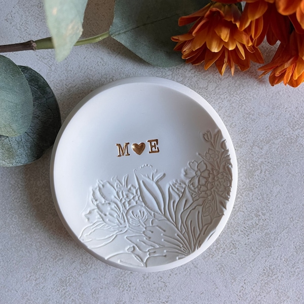 Wedding ring dish, custom jewelry dish, flower garden engagement gift, wedding gift, bridesmaids gift, gift for mom, initials, dates, name