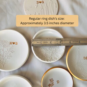 Plato para anillos personalizado con relieve de media luna, plato para joyas personalizado, regalo de compromiso, regalo de bodas, regalo para ella, regalo de dama de honor imagen 7