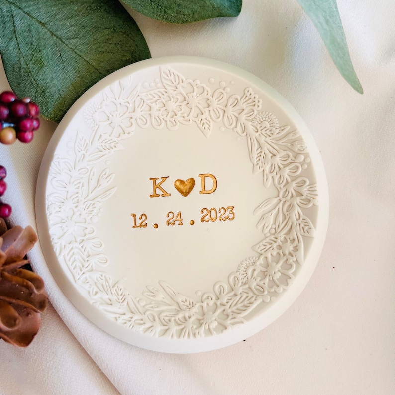 Wedding Gift Ring Dish, Personalized Jewelry Dish, Engagement Gift, Flower Wreath, Gift for Her