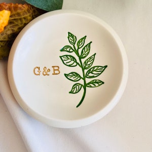 Greenery personalized ring dish, custom jewelry dish , engagement gift, wedding gift, gift for her, Christmas gift, initials, dates, names