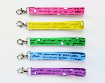 Llavero de muñeca, regalo para logopedas y asistentes de logopedia, llavero, accesorios de terapia del habla, tela personalizada con títulos de logopeda