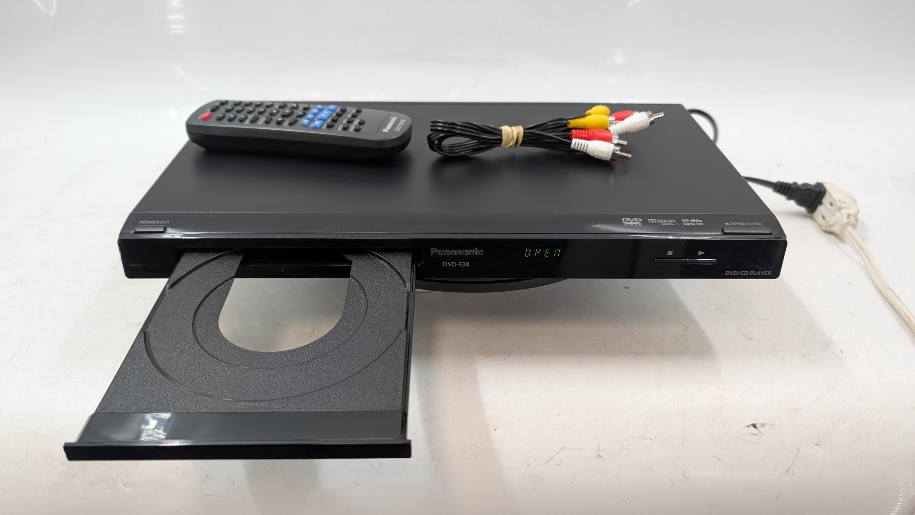 Panasonic DVD-S38 DVD Player W/ Remote and Cables *tested* ET-0123