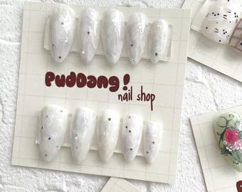 Pearl Inspired Press On Nails / Iredescent Pearl Press On Nails / Marble Nails With Star / Handmade Press On Nails / White PressOn nail