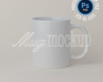 Tassen-Modell, 11 Unzen Kaffeetassen-Modell, gemütliche Tasse, PSD Smart-Objekt, modernes Tassen-Modell, minimal gestalteter Lagerbestand, beiger Hintergrund, Keramiktasse, POD,