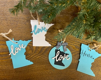 Adorno de Minnesota MN Adornos de amor Cinta a cuadros de búfalo Adorno de Navidad de Minnesota Regalo de amor MN Adornos colgantes de madera para el hogar