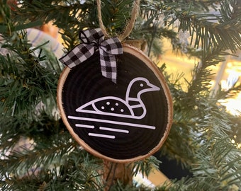 Loon Wood Slice Ornament Loon Christmas Ornament Buffalo Plaid Ribbon Loon Ornament Regalo de Navidad Rebanada de madera Colgante Ornamento Regalo