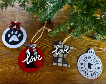 Adornos de Minnesota Adorno de impresión de pata de perro Adorno de vida de lago de madera Adorno de Minnesota Adorno de Navidad a cuadros de búfalo Regalo de adorno de amor MN