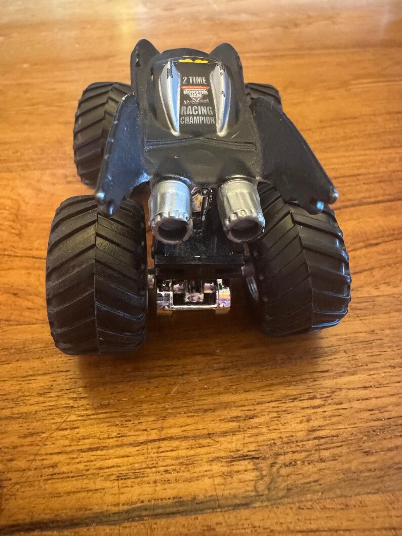 2003 Hot Wheels Monster Jam Truck Batman BATMOBIle TRUCk 1:43 Bild 6
