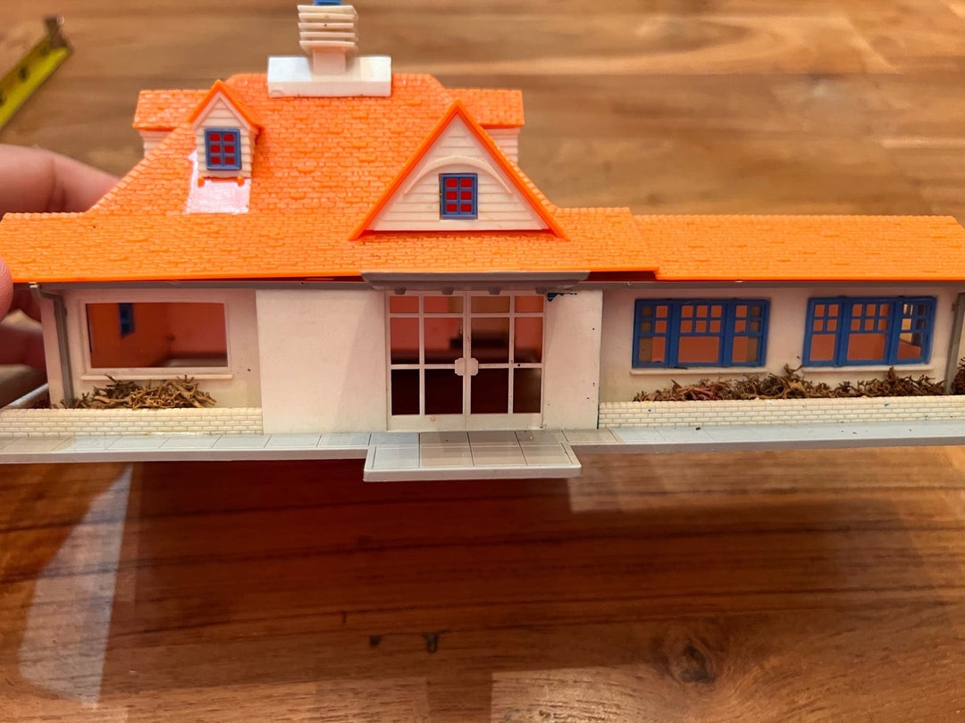 HO Atlas Building - Etsy