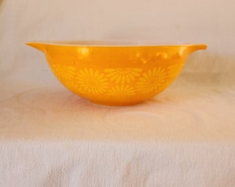 Vintage 4 Qt #444 Yellow Orange Sunflower Daisy PYREX Cinderella Bowl