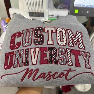 Custom College patchwork-sweater, gepersonaliseerde universiteitsappliqué ronde hals, cadeau schoolgeest geborduurde hoodie