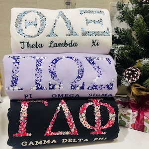 Custom College Floral Embroidered Sweatshirt, Sorority Floral Greek Letters Sweatshirt - College Spirit Wear – Sorority Sister Crewneck