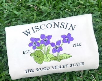 Besticktes Wisconsin Wood Violet State Sweatshirt | Benutzerdefinierte US Zustand Blumen Stickerei Rundhals | Wisconsin Est 1848 Stickerei Geschenk Shirt