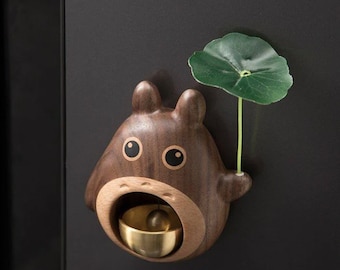 Sonnette Totoro artisanale en bois avec clochette en métal | cadeau de noël original | décoration maison| élégant pratique | cadeau unique |