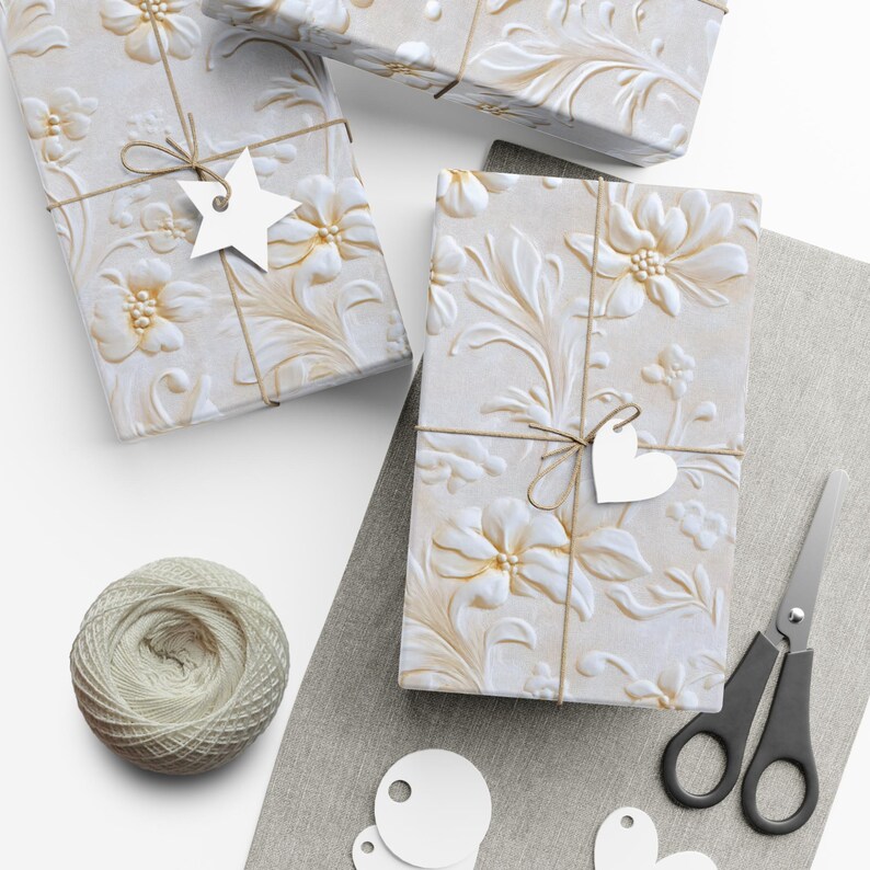 Papier cadeau floral blanc, emballage cadeau de mariage élégant vintage image 3