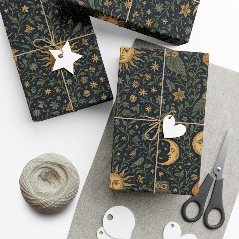 Papel de regalo original con estampado botánico celestial, búhos, zorros, luna y sol en estilo vintage. imagen 6