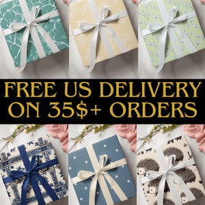 Peut inclure: Plusieurs cadeaux emball&eacute;s avec des rubans blancs. Les papiers cadeaux pr&eacute;sentent divers motifs, notamment des motifs botaniques, des &eacute;toiles et des h&eacute;rissons. Le texte "FREE US DELIVERY ON 35$+ ORDERS" est affich&eacute; en or sur fond noir.