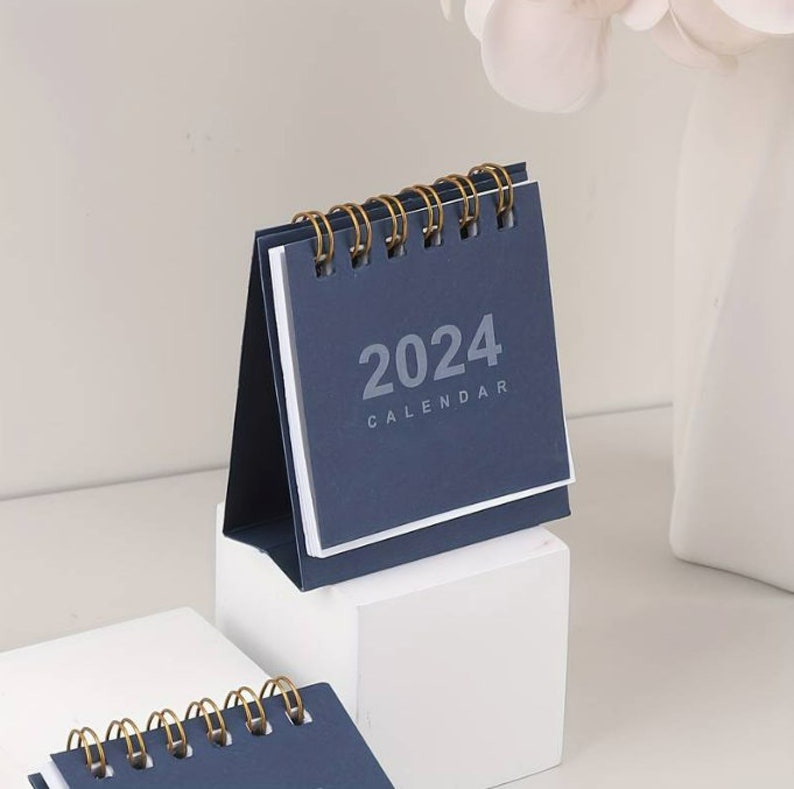 Mini Desk Calendar/table Calendars 2024 Simple and Portable, Small and